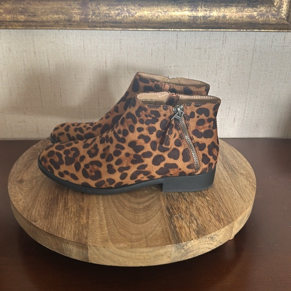 Time and Tru leopard print boots - Picture 2 of 6